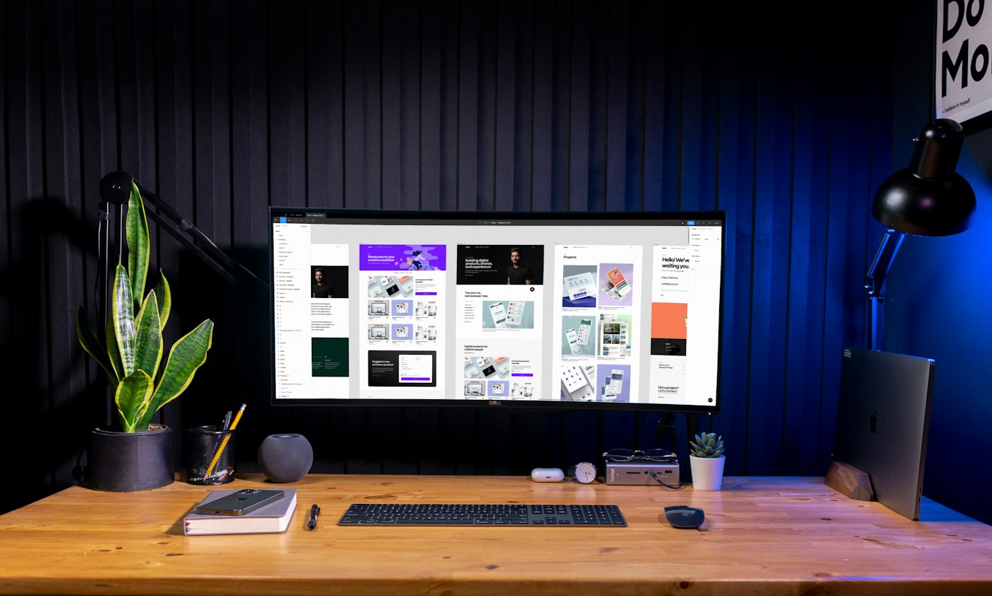 Design dashboard on a desktop screen
